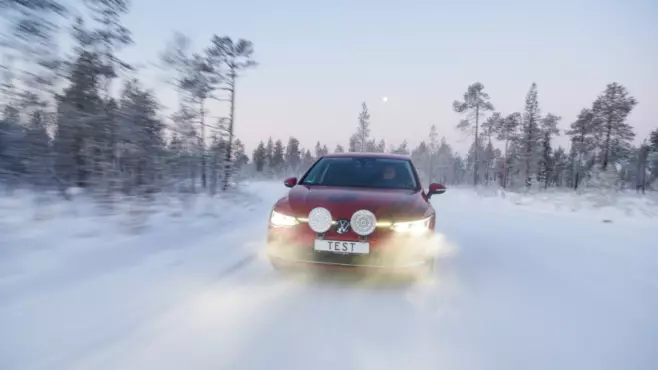 AMZS test 31 zimskih pnevmatik dimenzije 225/40 R18 V