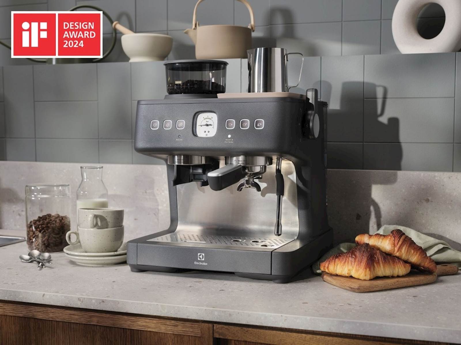 Kavni aparat za espresso Electrolux E8EC1-8BP 9