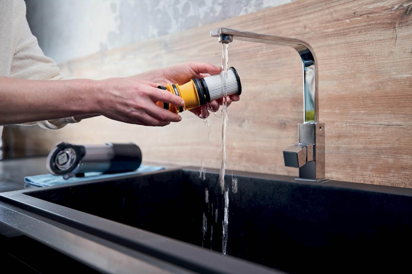 Multifunkcijski baterijski sesalnik Hoover HF210HP 011 15