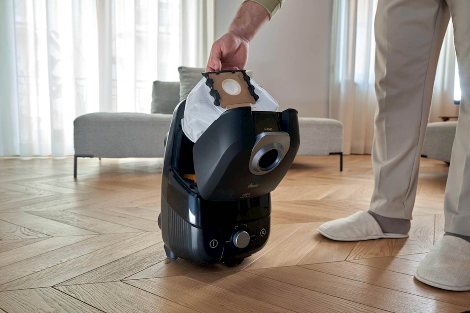 Sesalnik z vrečko Hoover HE410H 011 15