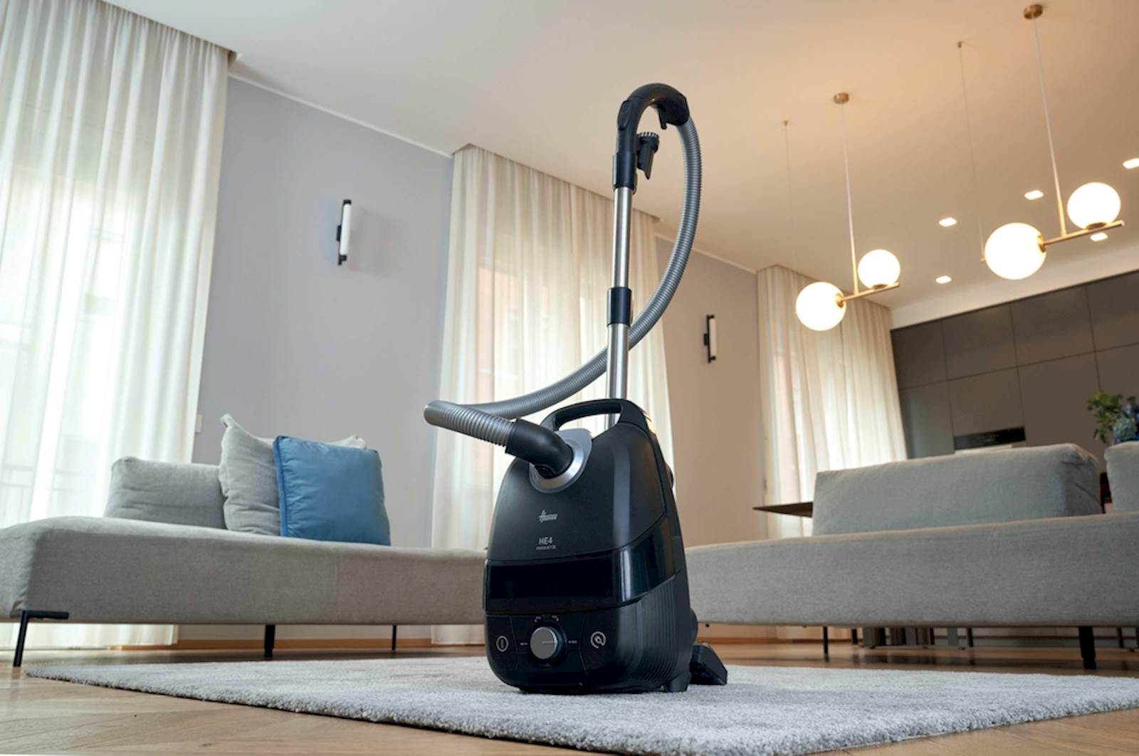 Sesalnik z vrečko Hoover HE410H 011 2