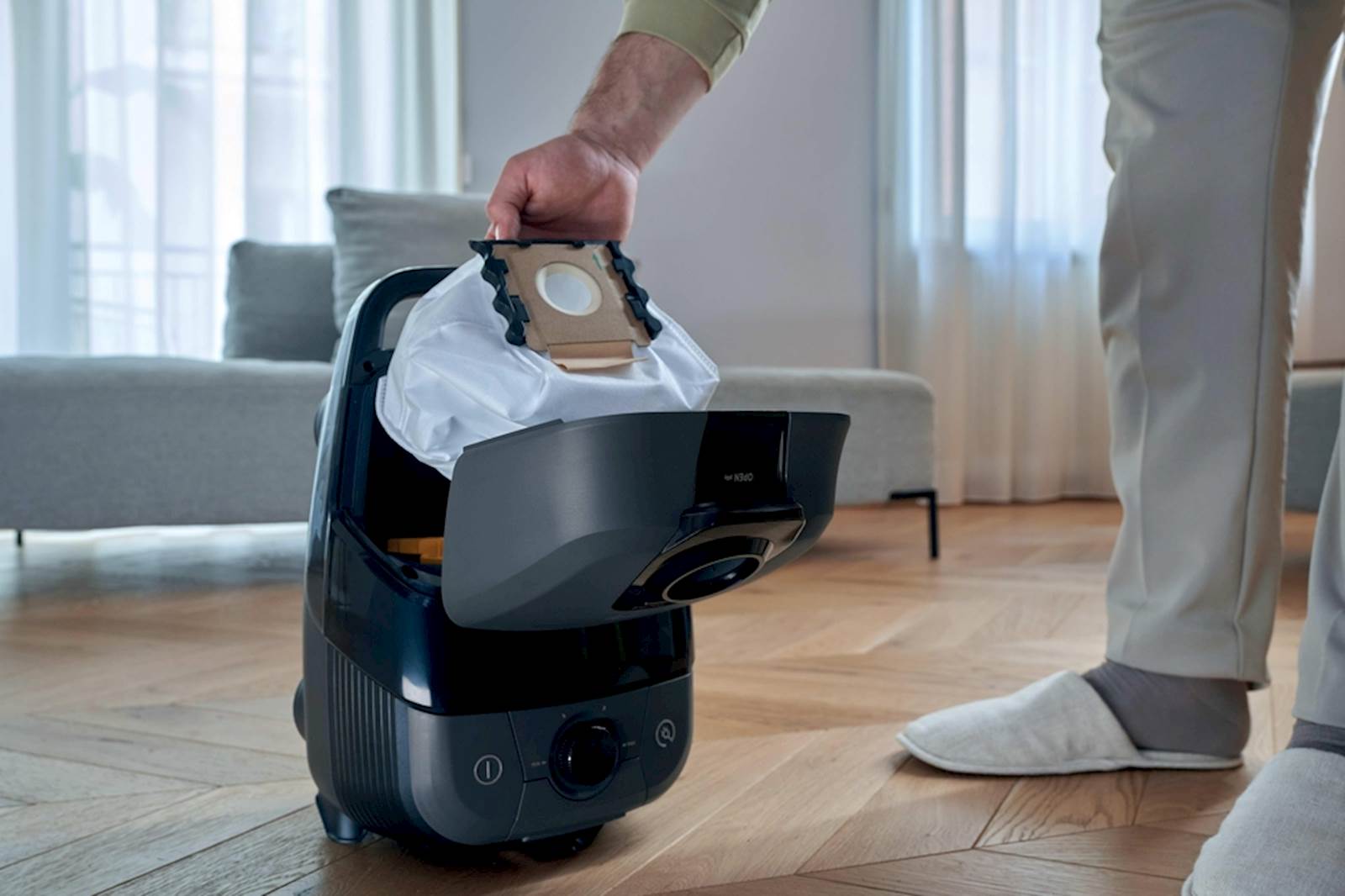 Sesalnik z vrečko Hoover HE210P 011 3