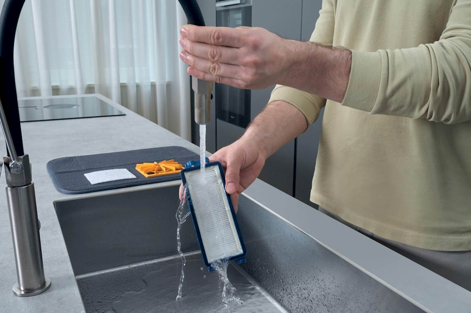 Sesalnik z vrečko Hoover HE210P 011 4