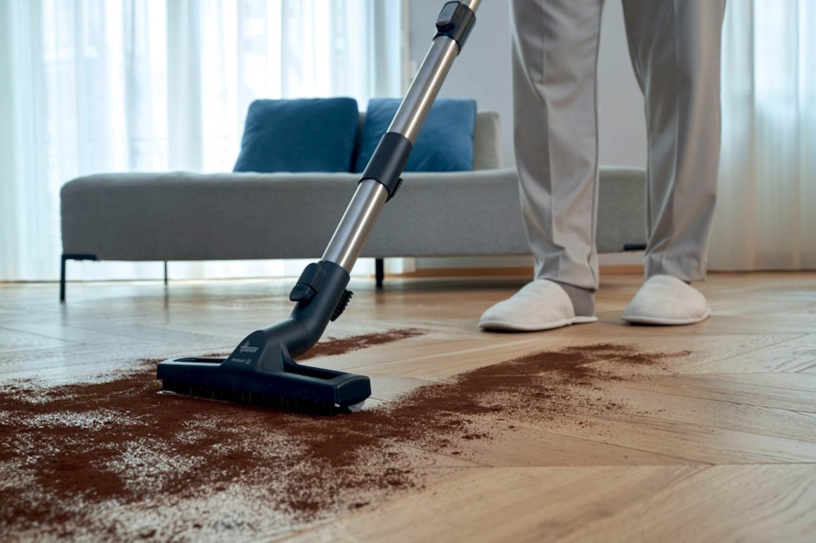 Sesalnik z vrečko Hoover HE210P 011 6