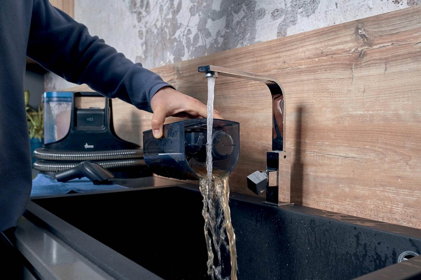 Prenosni čistilec madežev Hoover HS500 011 12