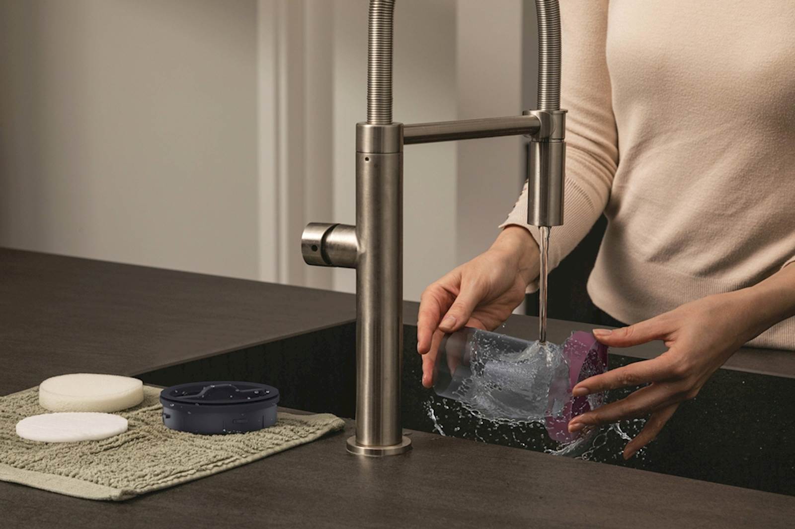 Multifunkcijski baterijski sesalnik Hoover HFG10HX 011 9